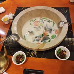 [丽江火锅] 雨晨石锅鱼