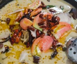 [丽江火锅] 九州客酸汤猪脚火锅店